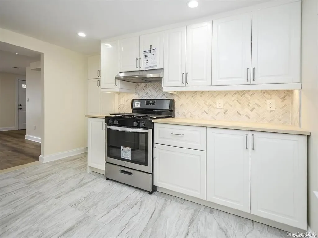 1667A Northern Boulevard Roslyn NY 11576