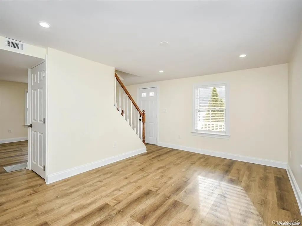 1667A Northern Boulevard Roslyn NY 11576
