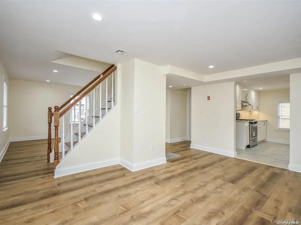 1667A Northern Boulevard Roslyn NY 11576