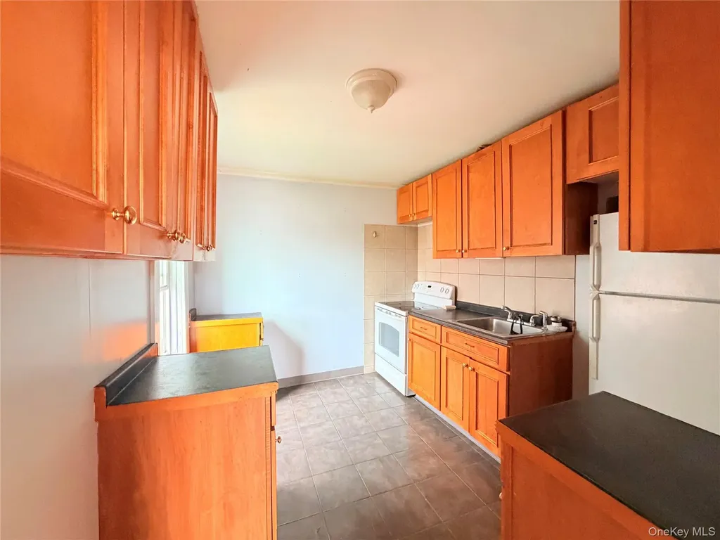 8 Roberts Street Middletown NY 10940
