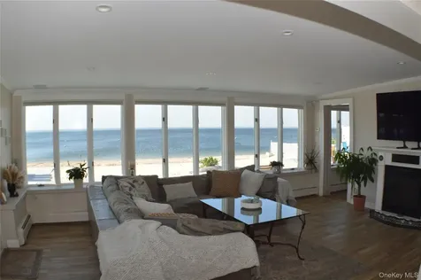 20 Greenwich Avenue Bayville NY 11709