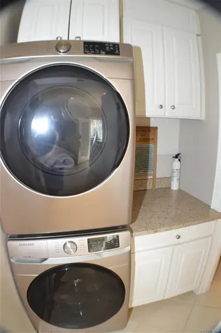 20 Greenwich Avenue Bayville NY 11709