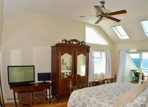 20 Greenwich Avenue Bayville NY 11709