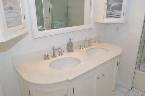 20 Greenwich Avenue Bayville NY 11709