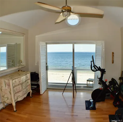 20 Greenwich Avenue Bayville NY 11709