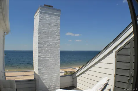 20 Greenwich Avenue Bayville NY 11709