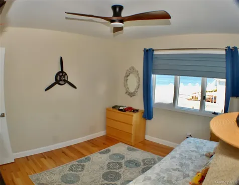 20 Greenwich Avenue Bayville NY 11709