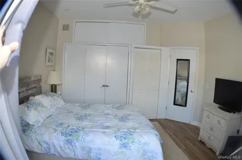 20 Greenwich Avenue Bayville NY 11709