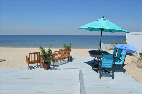 20 Greenwich Avenue Bayville NY 11709