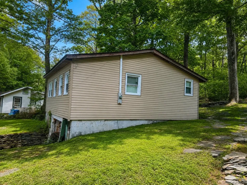 11 Utopian Trail Monroe NY 10950