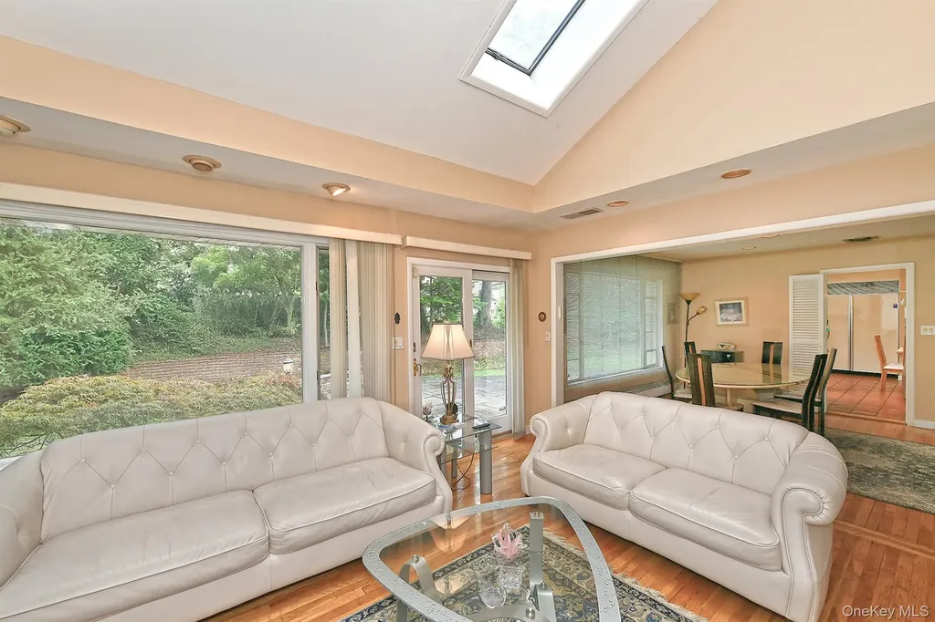 8 South Drive Roslyn NY 11576