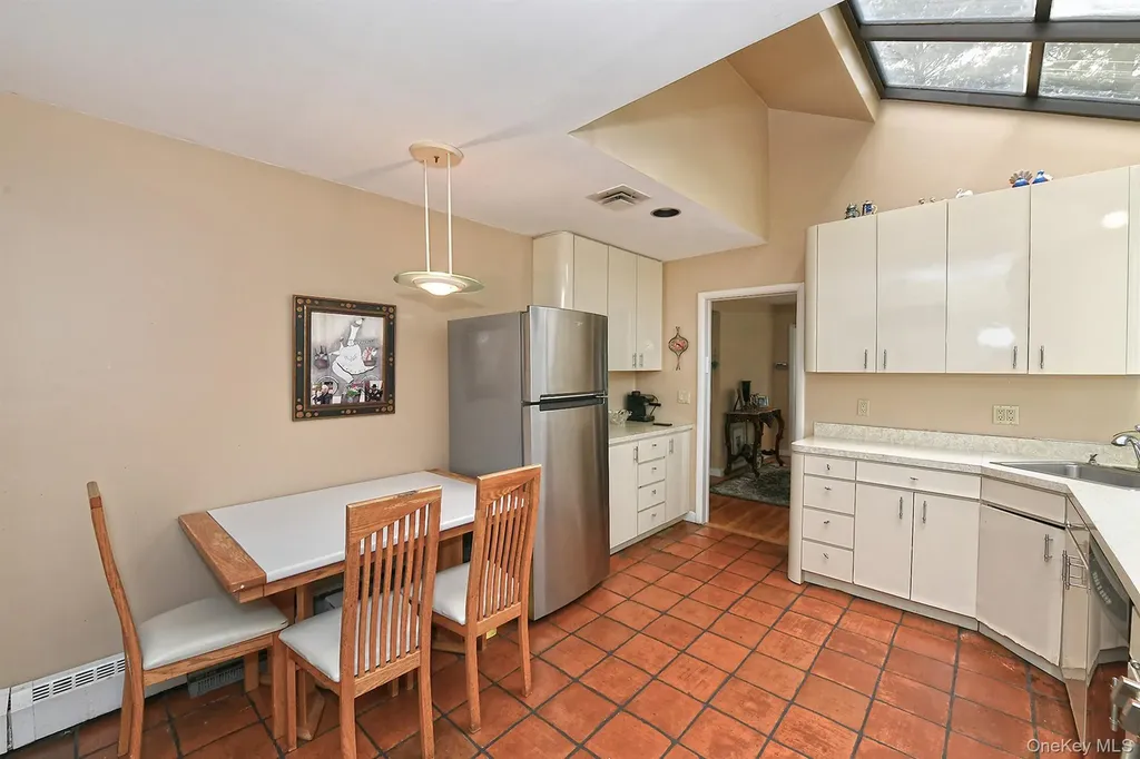 8 South Drive Roslyn NY 11576