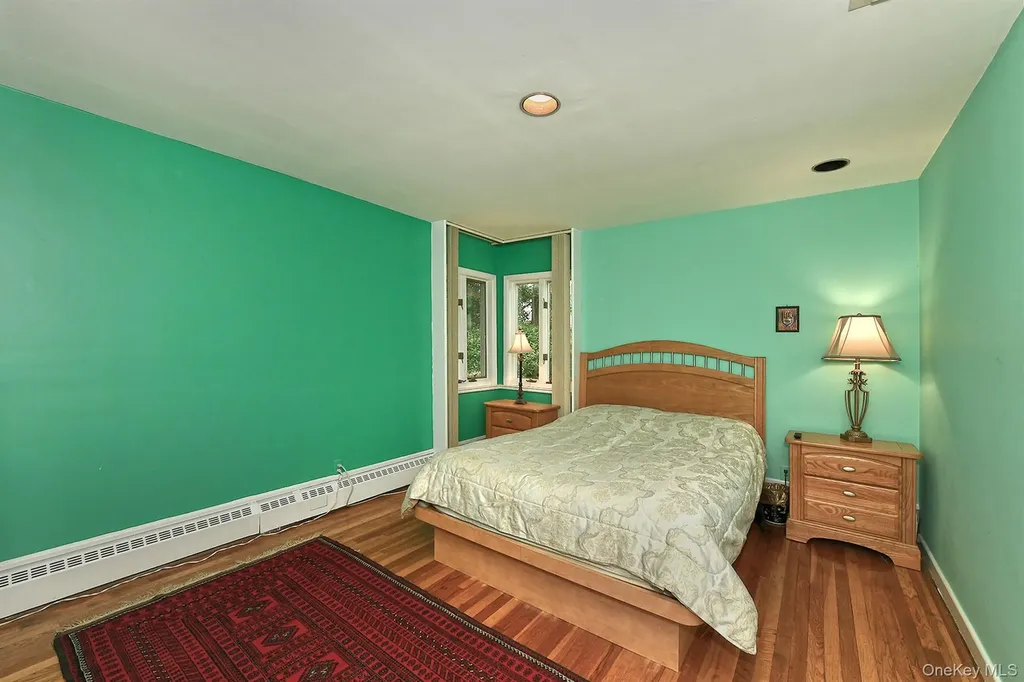 8 South Drive Roslyn NY 11576