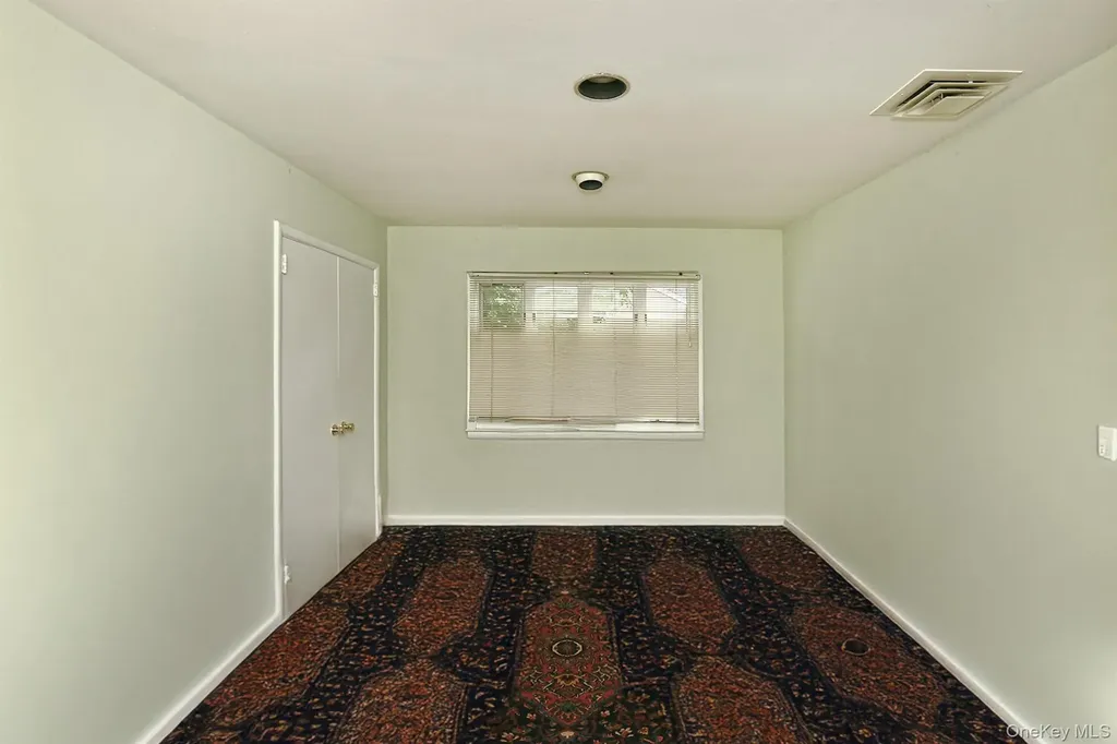 8 South Drive Roslyn NY 11576