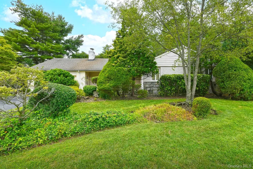 8 South Drive Roslyn NY 11576