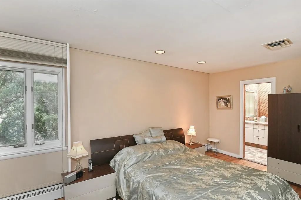 8 South Drive Roslyn NY 11576