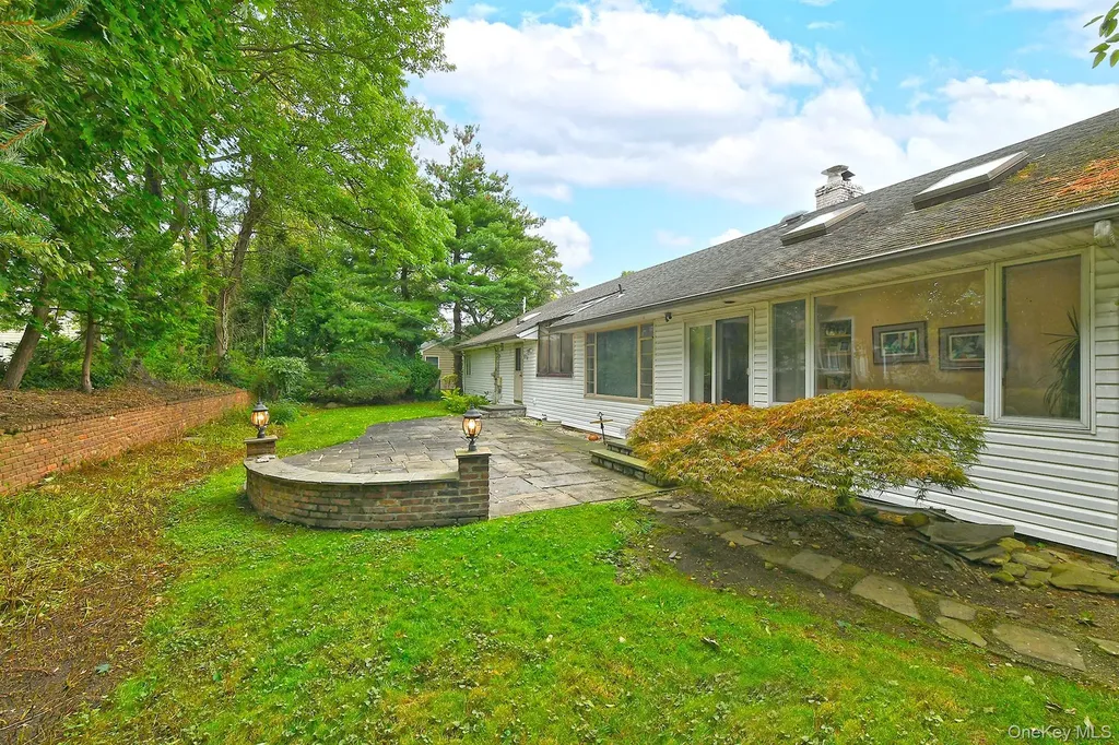 8 South Drive Roslyn NY 11576