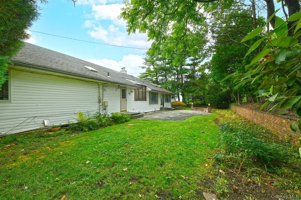 8 South Drive Roslyn NY 11576