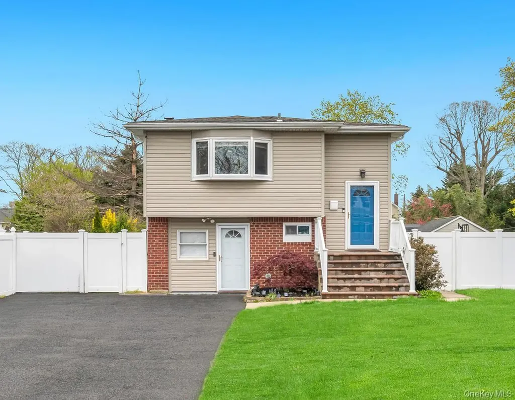 1391 N Windsor Avenue Bay Shore NY 11706