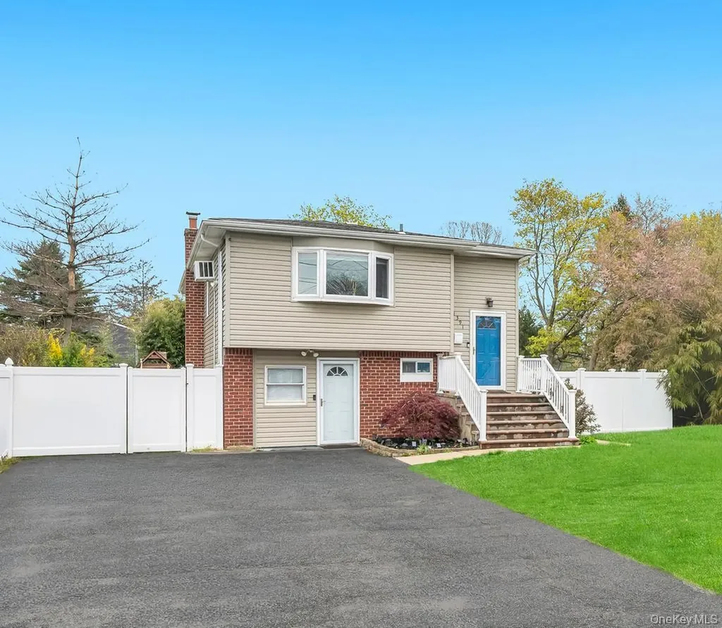 1391 N Windsor Avenue Bay Shore NY 11706