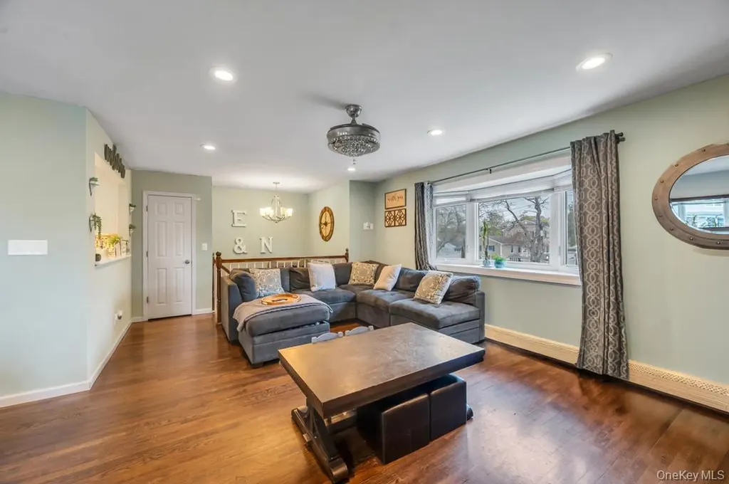 1391 N Windsor Avenue Bay Shore NY 11706