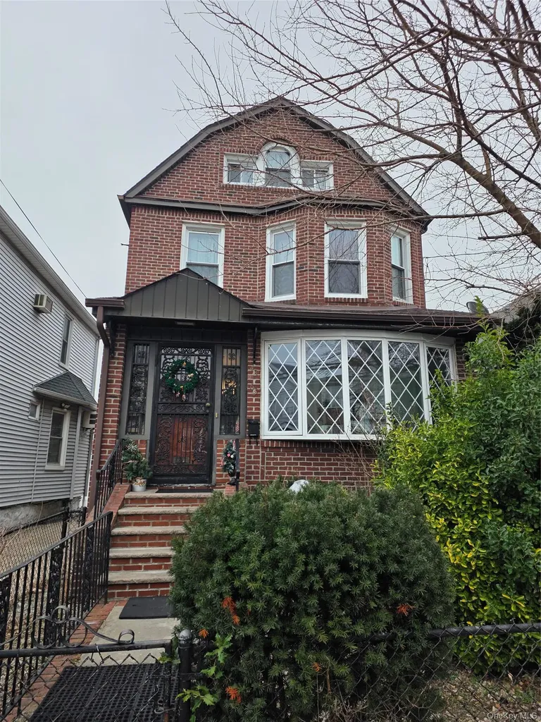 4363 160th Street Flushing NY 11358