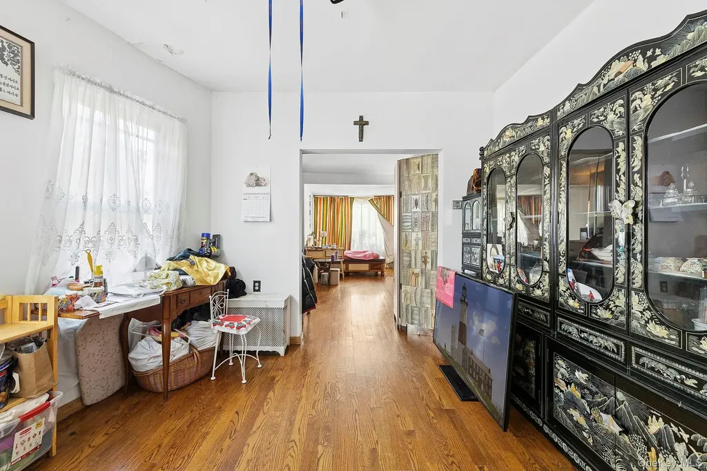 4363 160th Street Flushing NY 11358