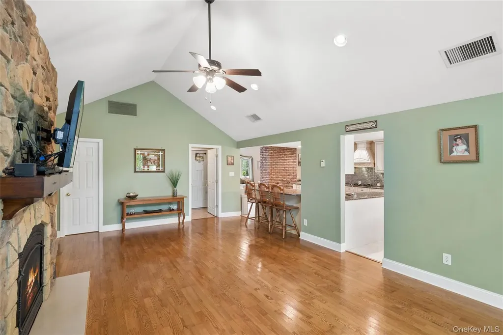 37 Pine Ridge Drive Smithtown NY 11787