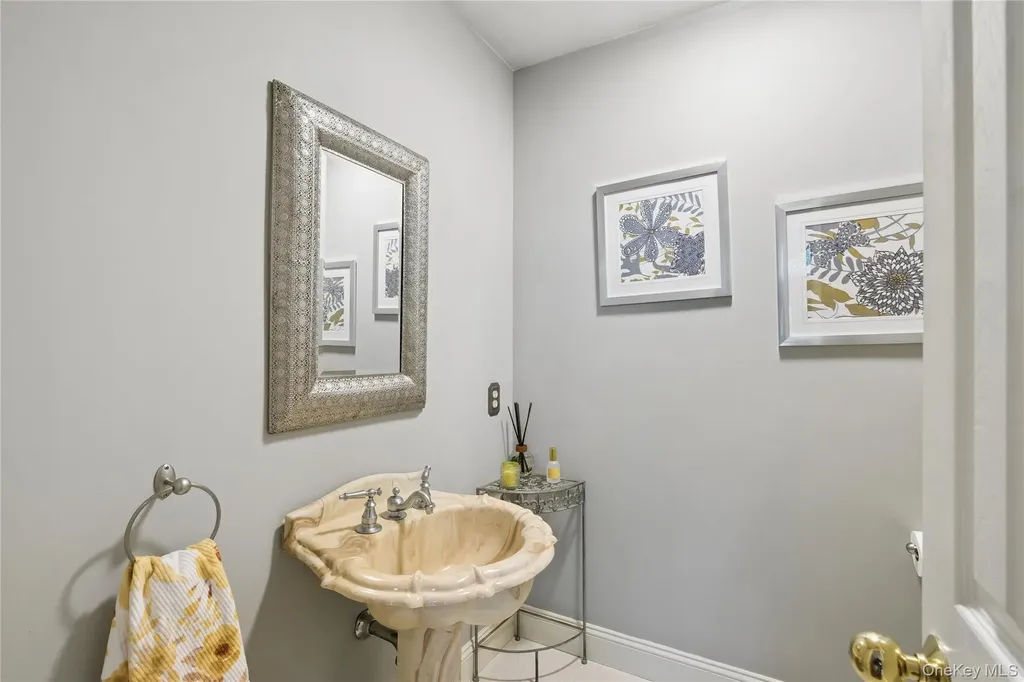 37 Pine Ridge Drive Smithtown NY 11787