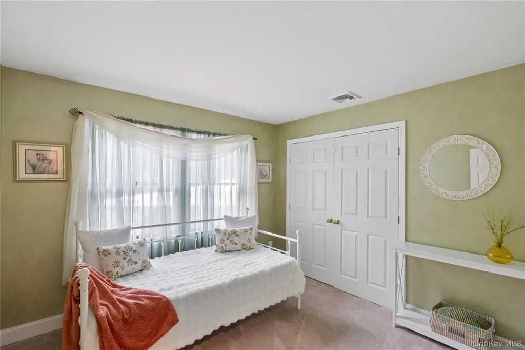 37 Pine Ridge Drive Smithtown NY 11787