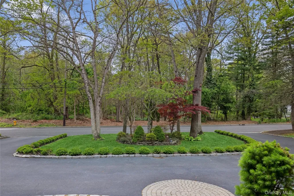 37 Pine Ridge Drive Smithtown NY 11787