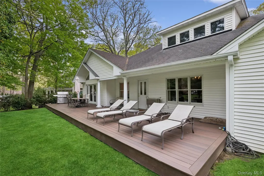 37 Pine Ridge Drive Smithtown NY 11787