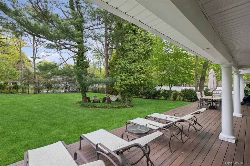 37 Pine Ridge Drive Smithtown NY 11787