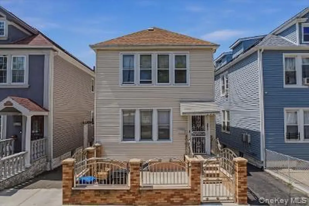 4527 Hill Avenue Bronx NY 10466