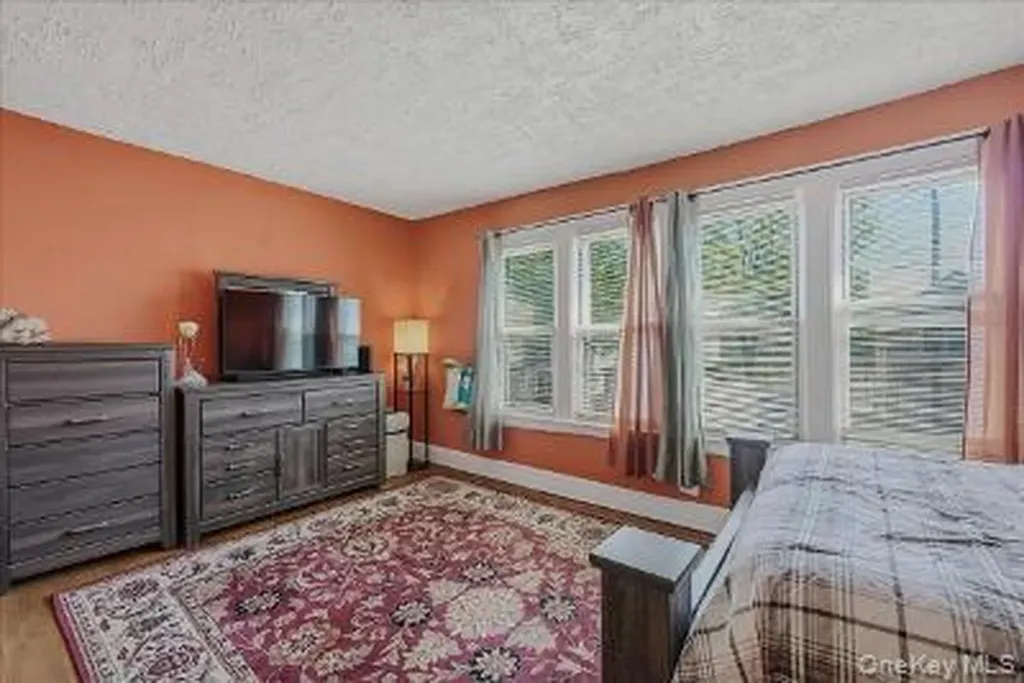 4527 Hill Avenue Bronx NY 10466