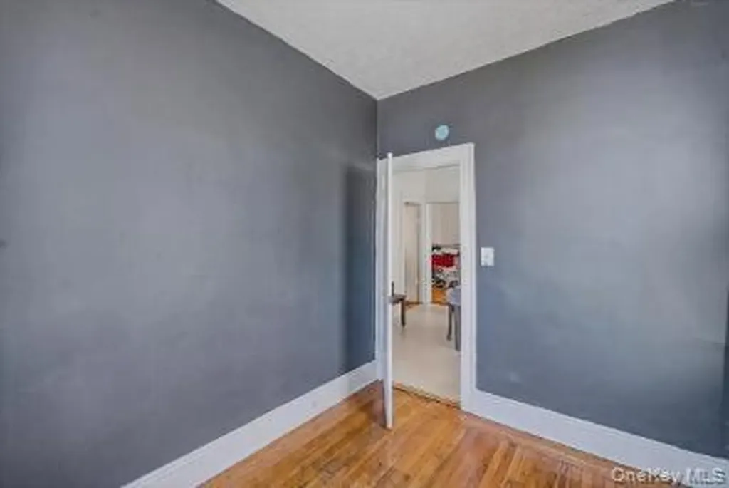 4527 Hill Avenue Bronx NY 10466