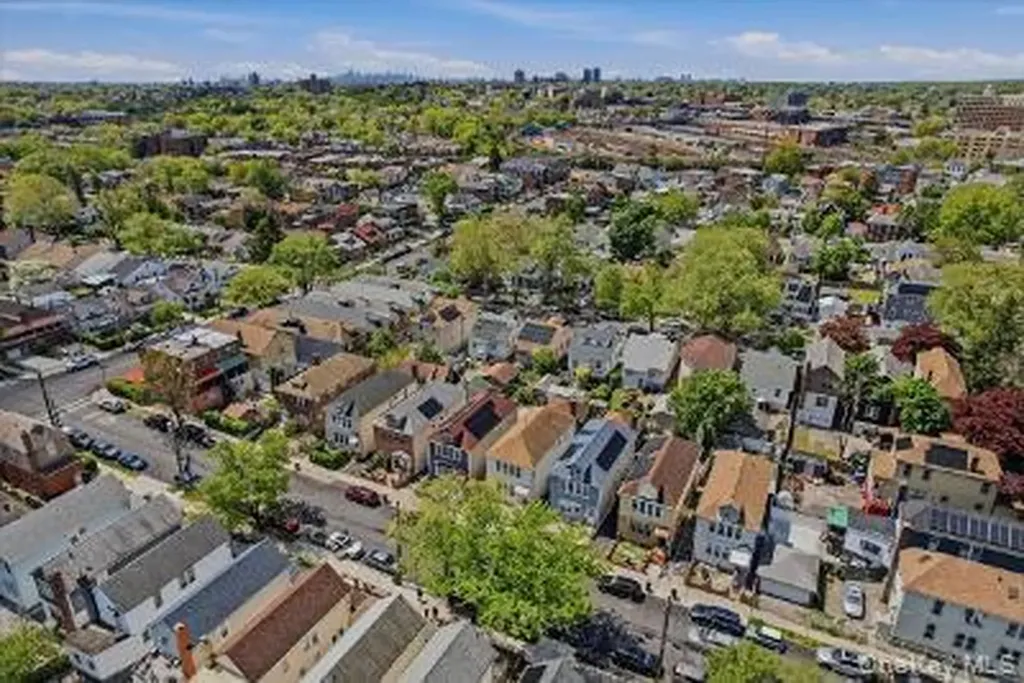 4527 Hill Avenue Bronx NY 10466