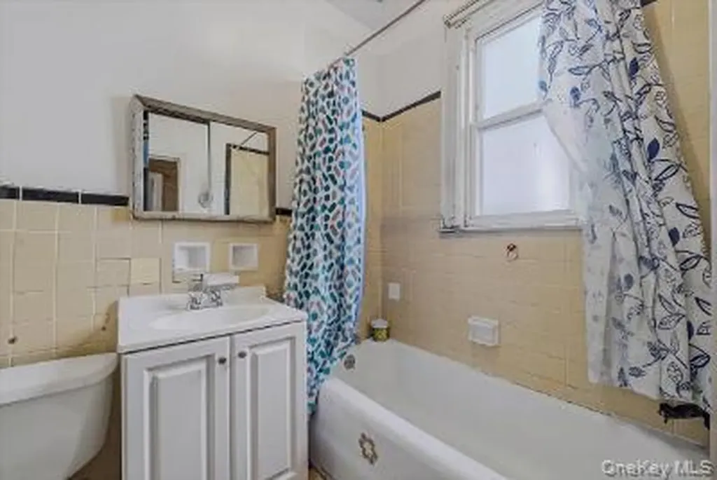 4527 Hill Avenue Bronx NY 10466