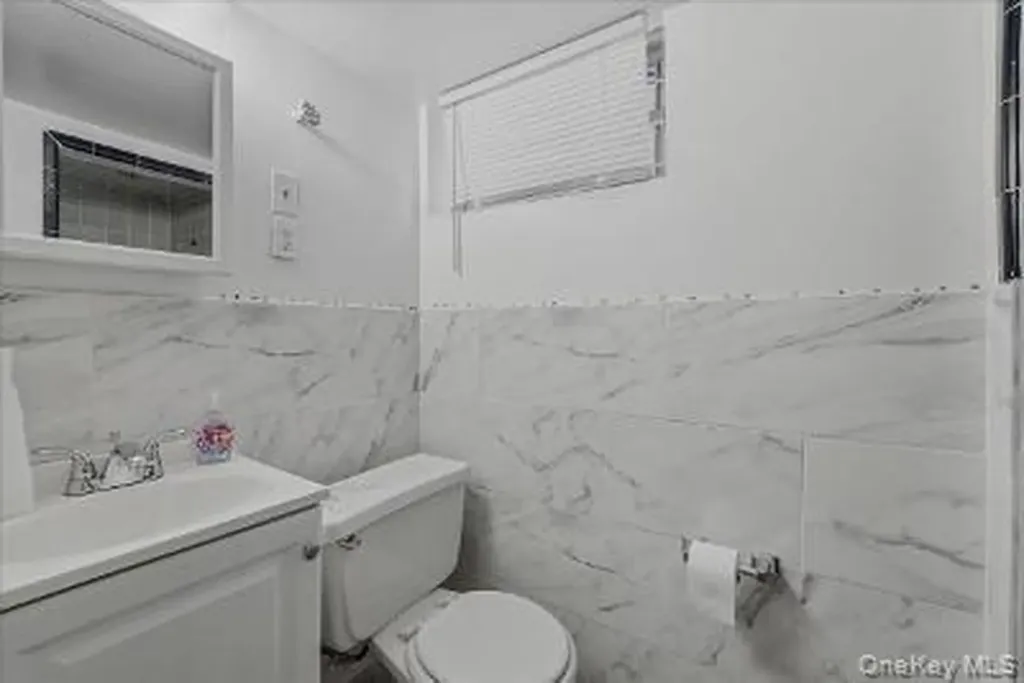 4527 Hill Avenue Bronx NY 10466