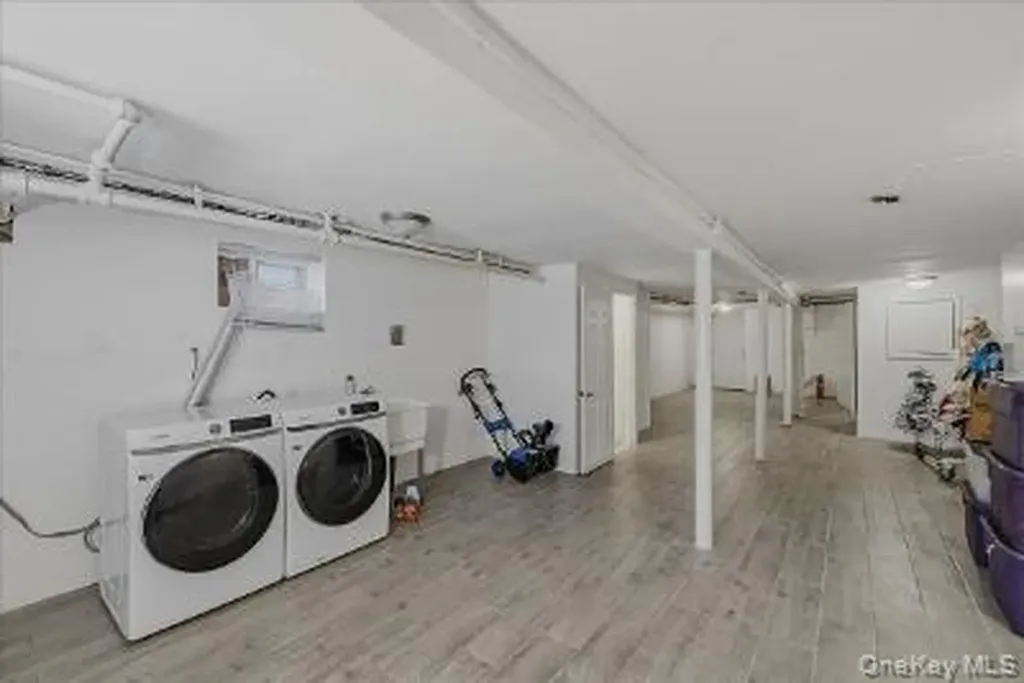 4527 Hill Avenue Bronx NY 10466