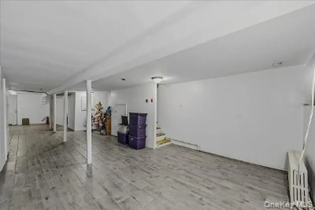 4527 Hill Avenue Bronx NY 10466