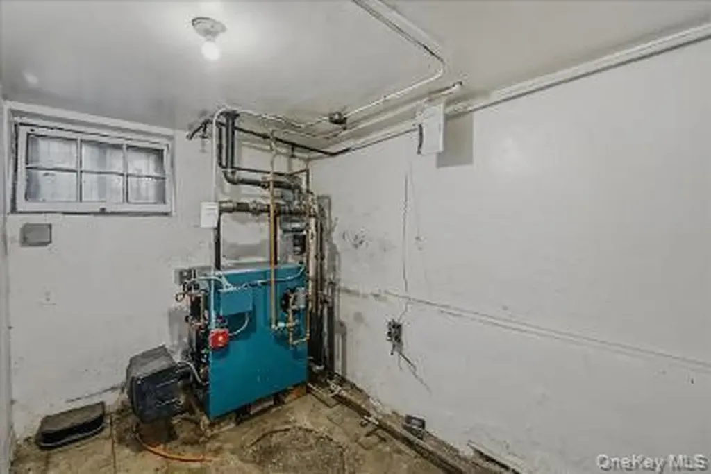 4527 Hill Avenue Bronx NY 10466