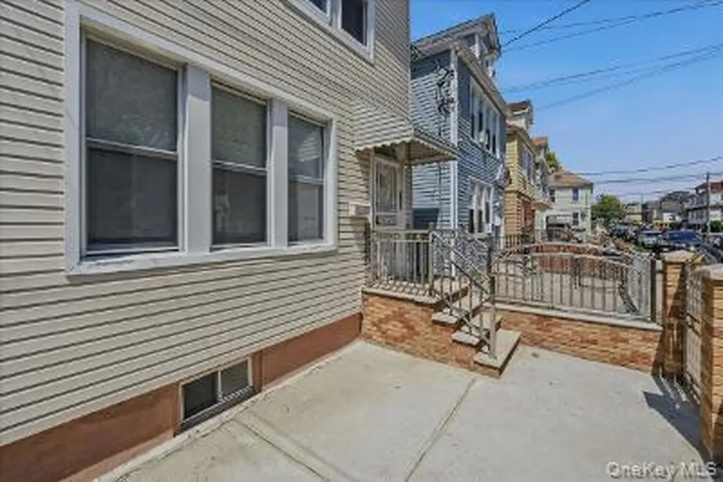 4527 Hill Avenue Bronx NY 10466
