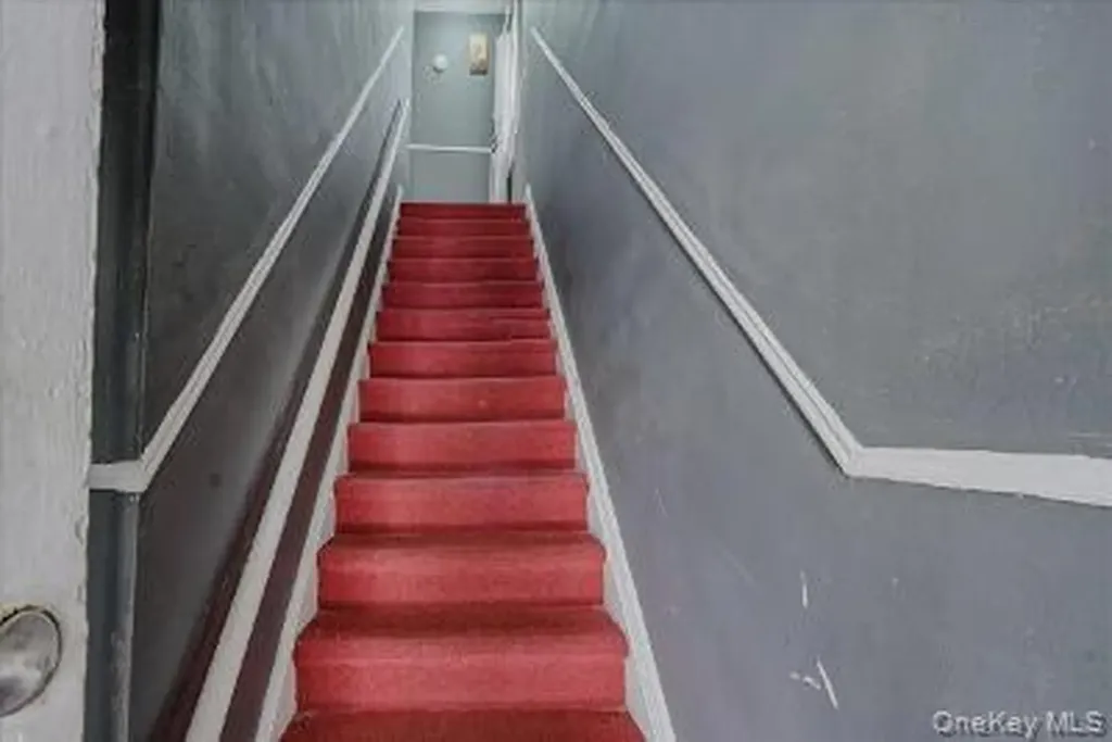 4527 Hill Avenue Bronx NY 10466