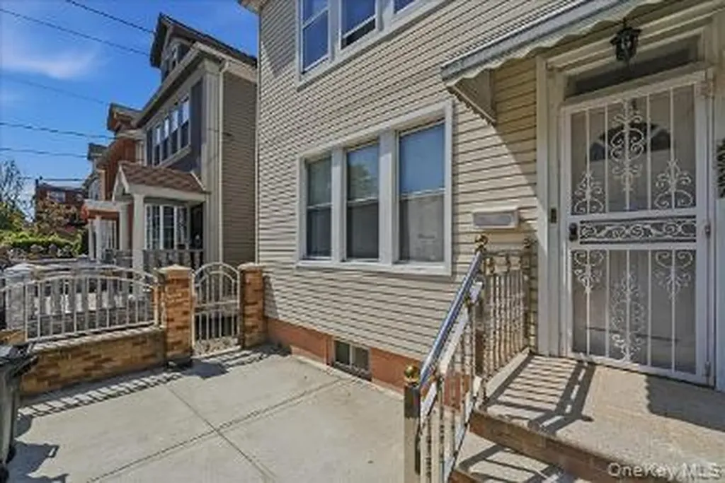 4527 Hill Avenue Bronx NY 10466