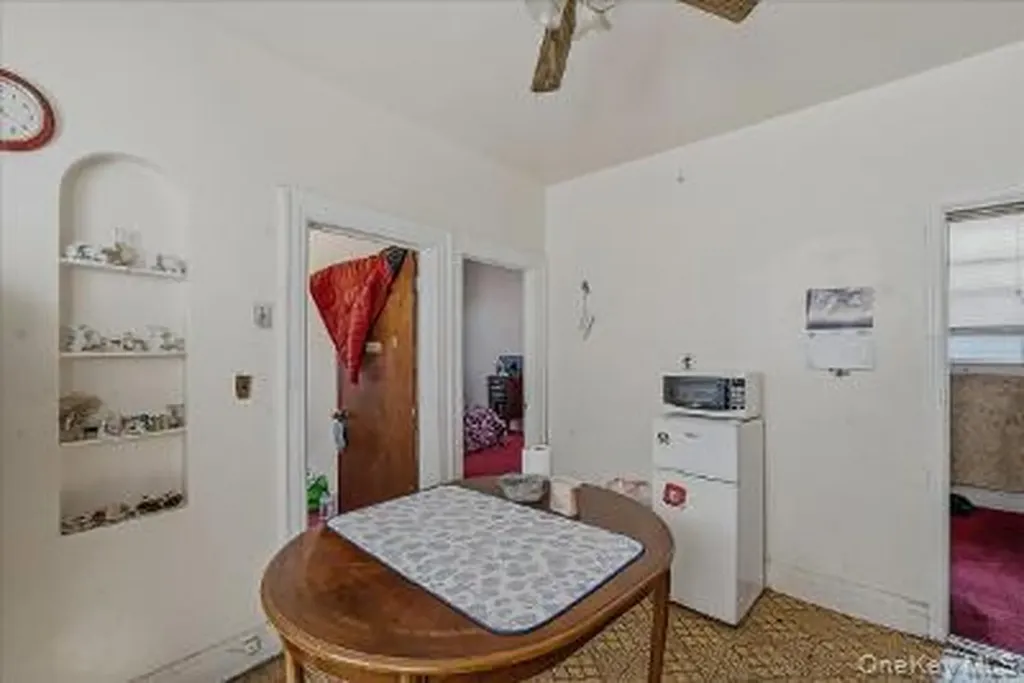 4527 Hill Avenue Bronx NY 10466