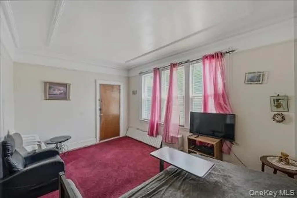 4527 Hill Avenue Bronx NY 10466