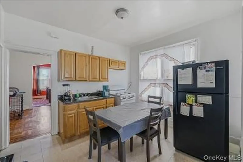 4527 Hill Avenue Bronx NY 10466