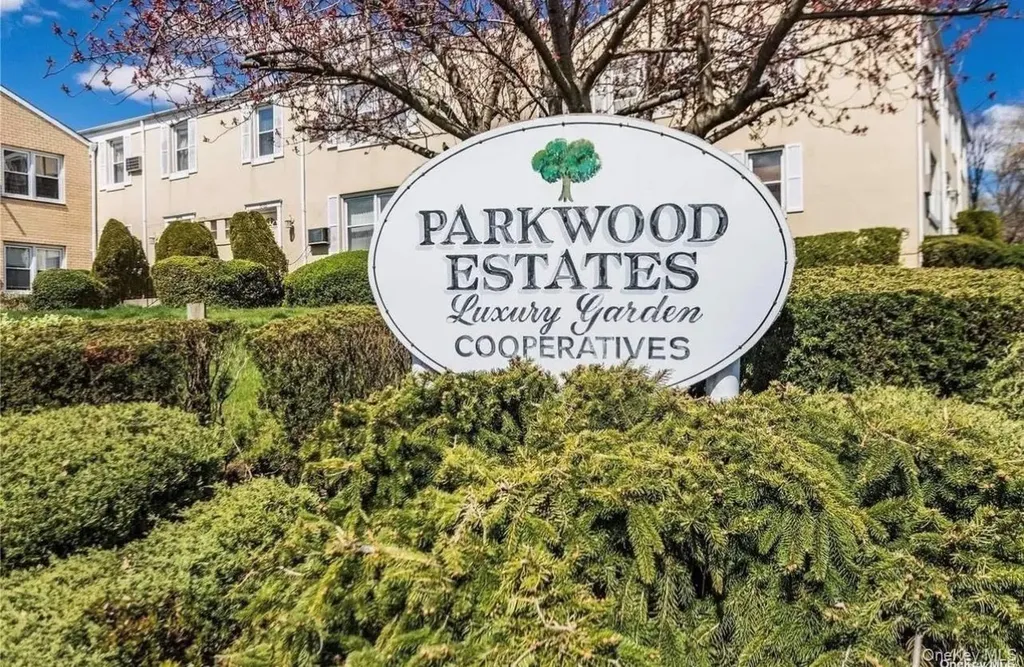 71-03 252nd Bellerose NY 11426
