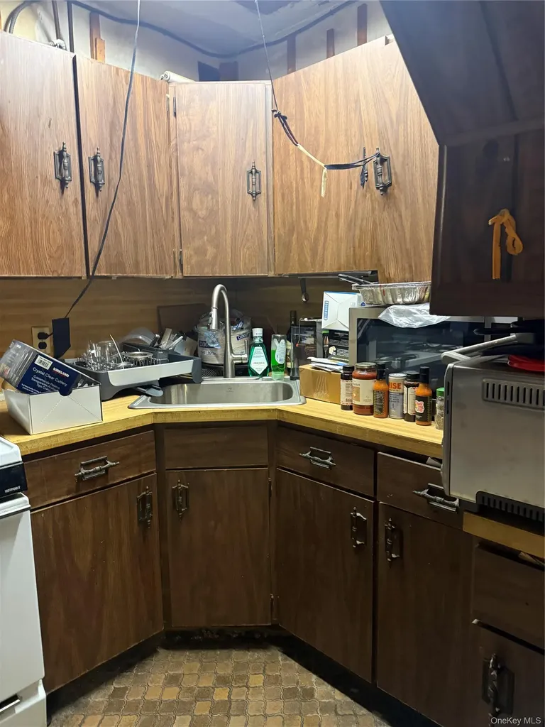 13438 Blossom Avenue Flushing NY 11355
